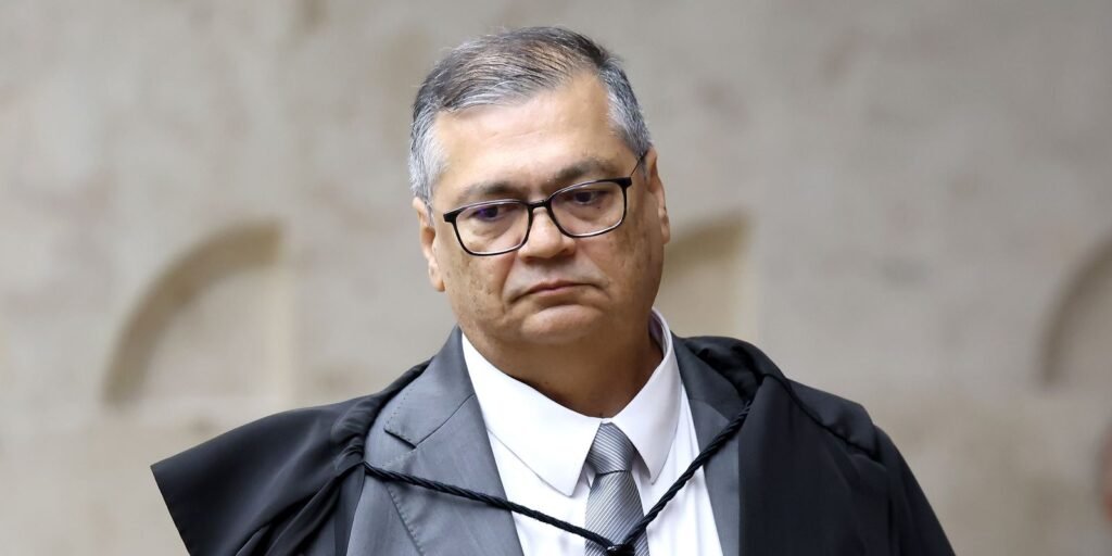 Dino dá 10 dias para Congresso explicar nova norma sobre emendas Dino dá 10 dias para Congresso explicar nova norma sobre emendas