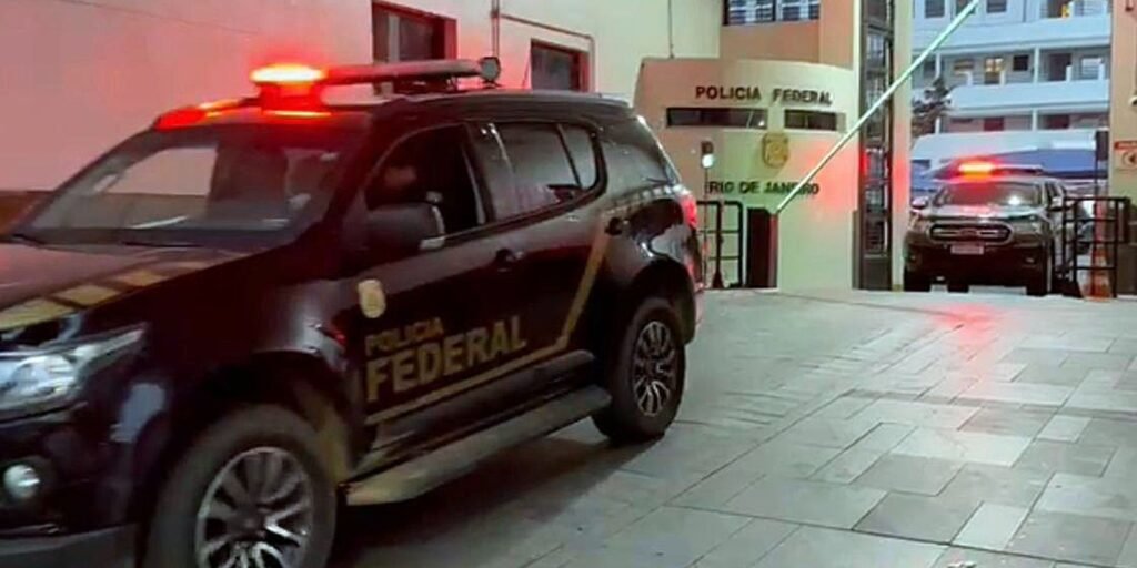Traficantes europeus são presos em Angra com 47 quilos de cocaína Traficantes europeus são presos em Angra com 47 quilos de cocaína