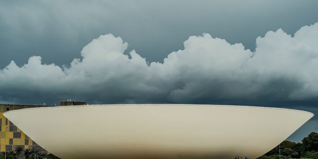 Câmara cita “convulsão” e pede que STF adie 7 perdas de mandato Câmara cita “convulsão” e pede que STF adie 7 perdas de mandato